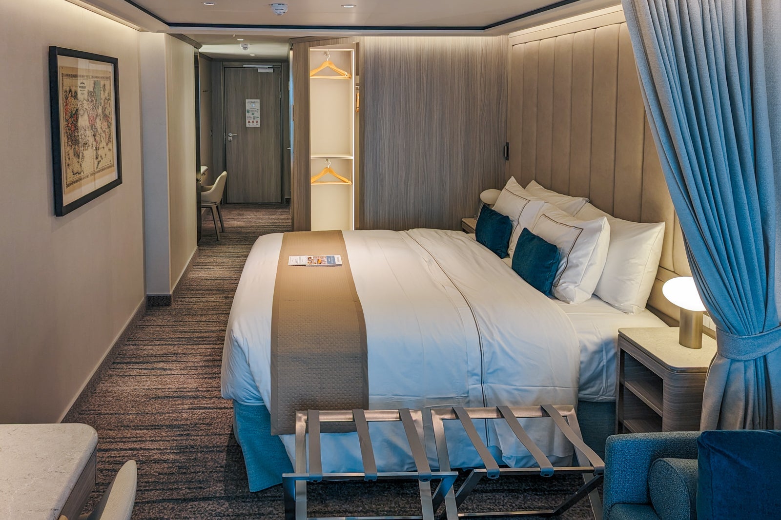 Deluxe Veranda Suite on Silver Ray.