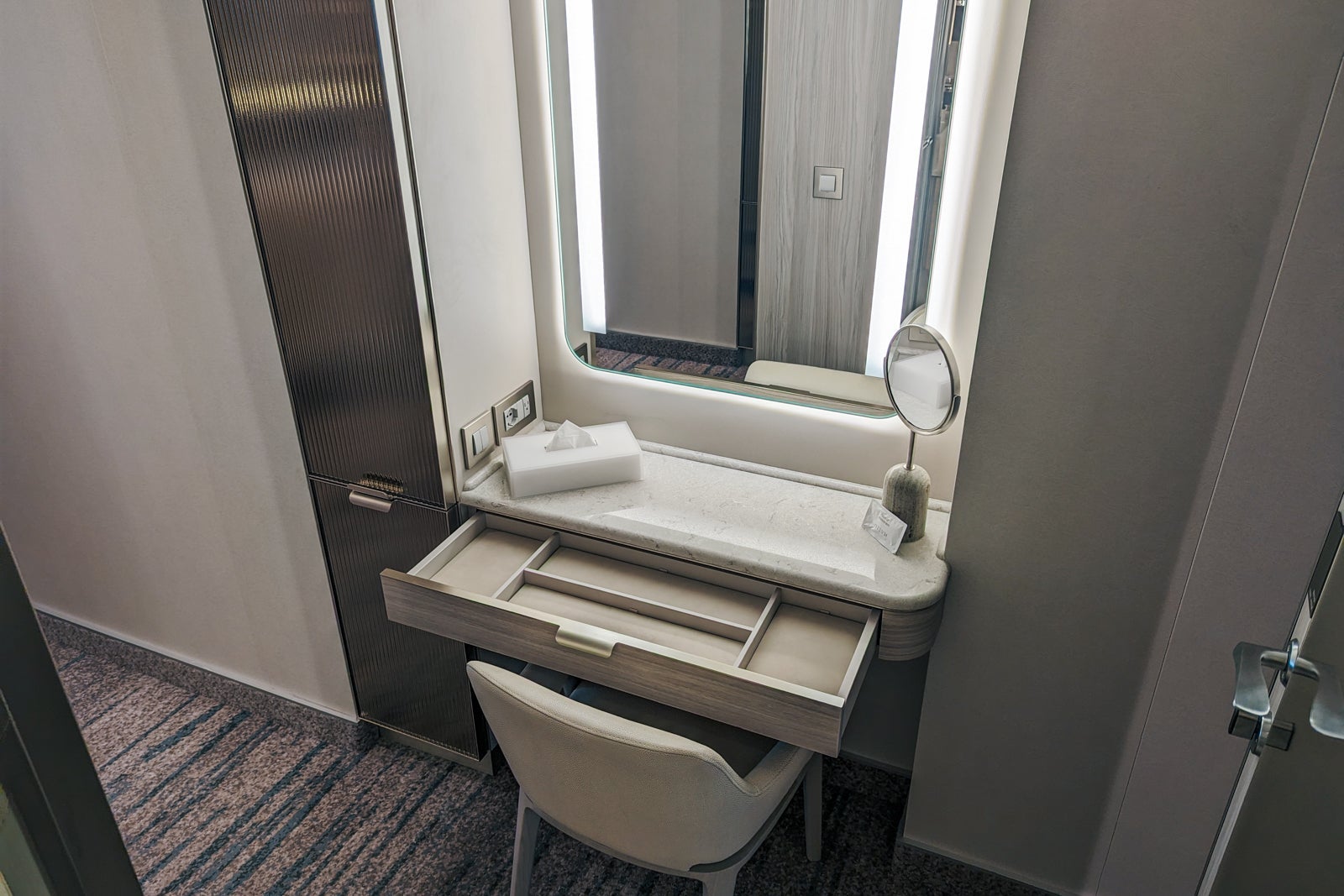 Deluxe Veranda Suite on Silver Ray.