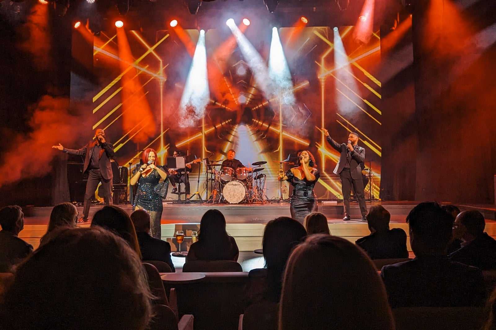 Venetian Lounge on Silver Ray.