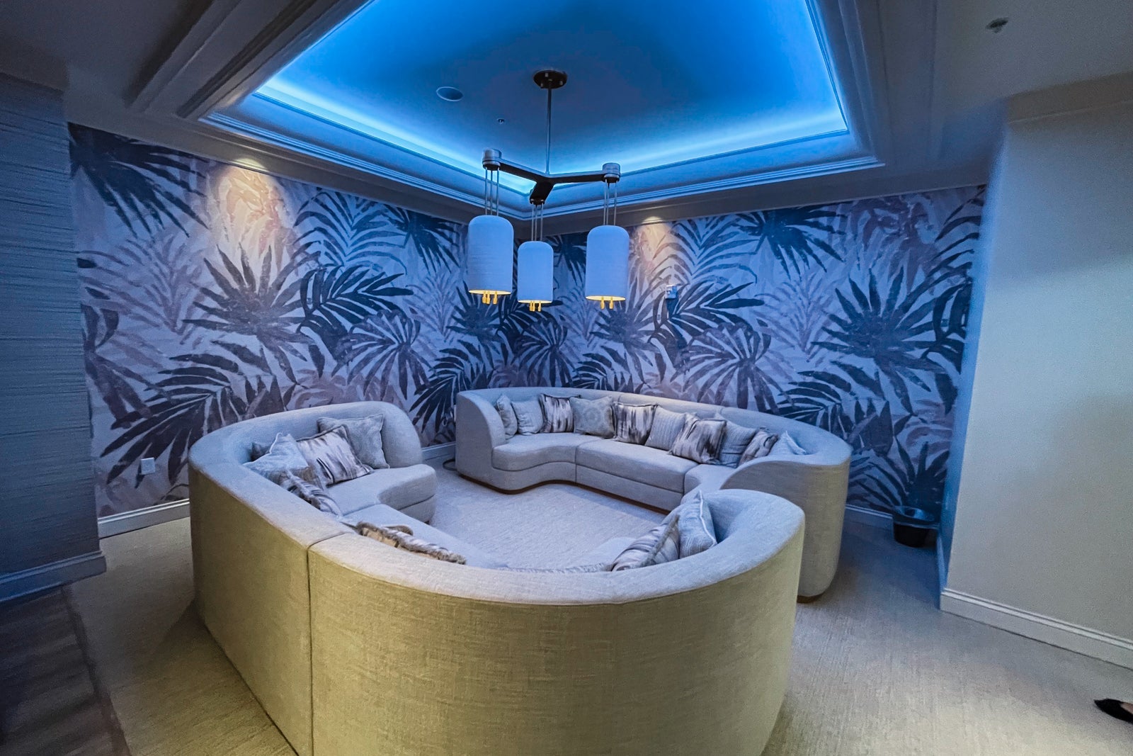 Waldorf Astoria Orlando Spa sitting room