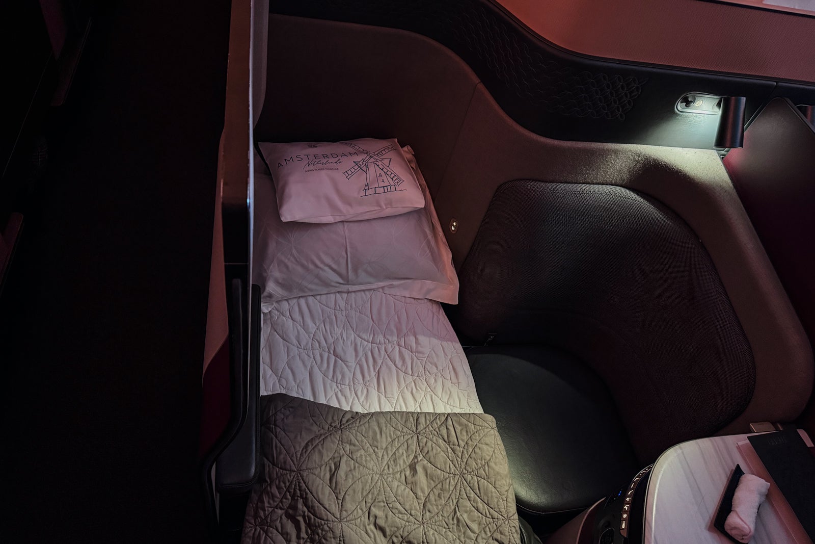 lie flat bed qsuite