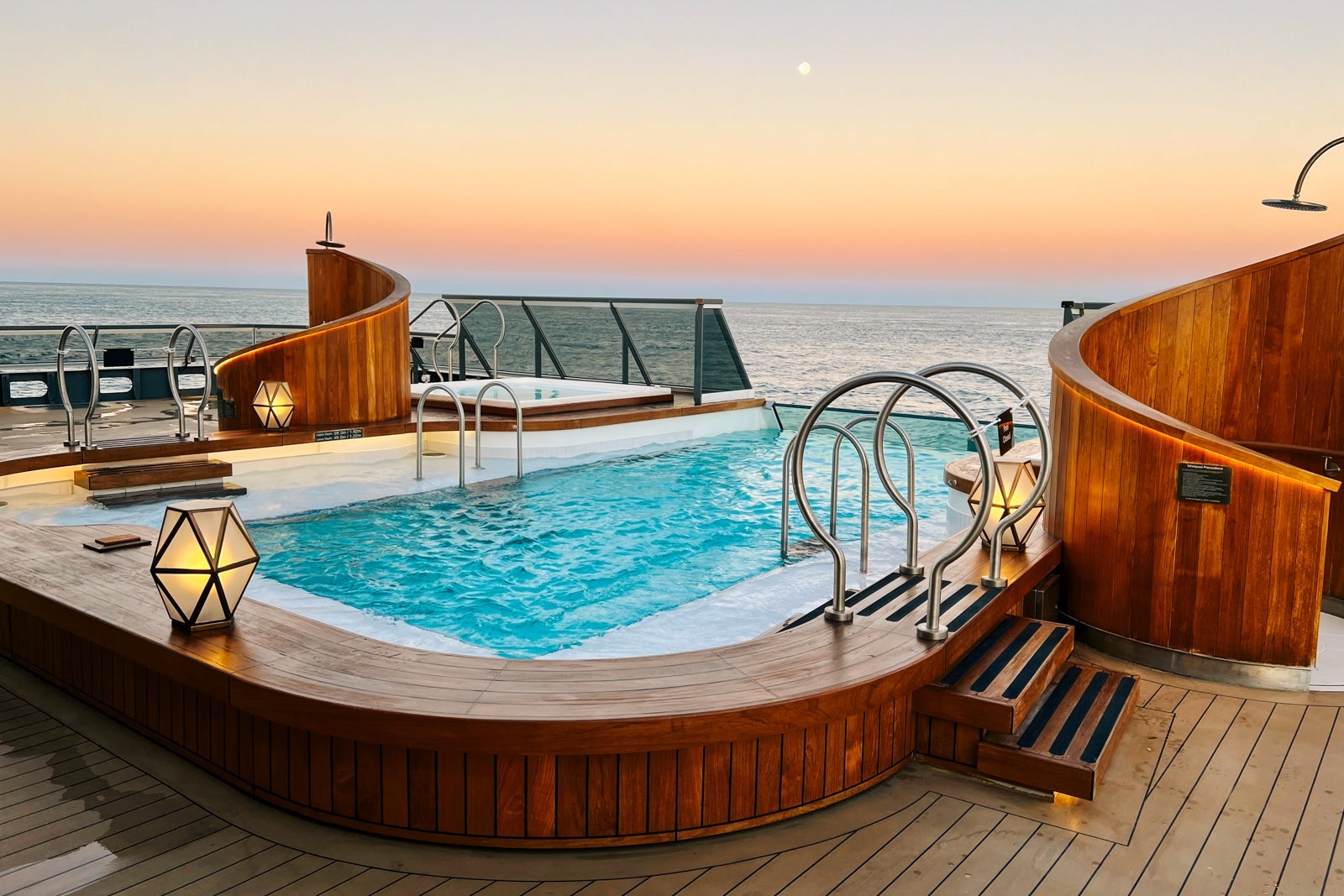 Seabourn Pursuit pool