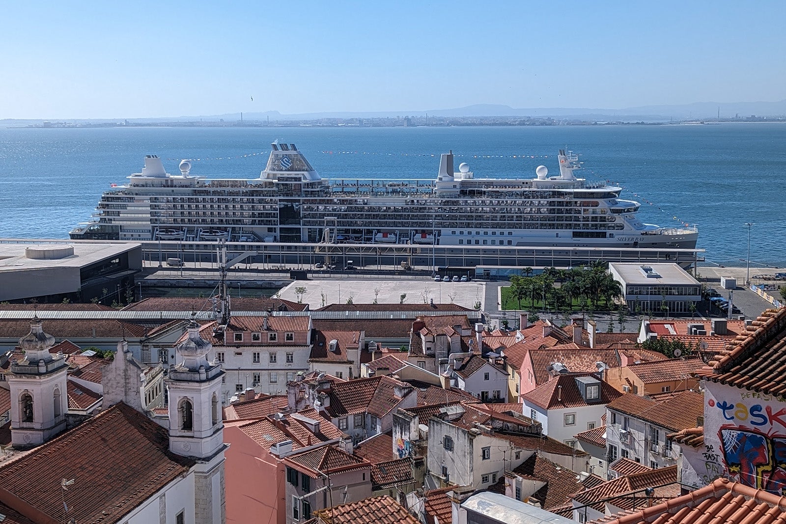 Silver Ray cruise ship in Lisbon