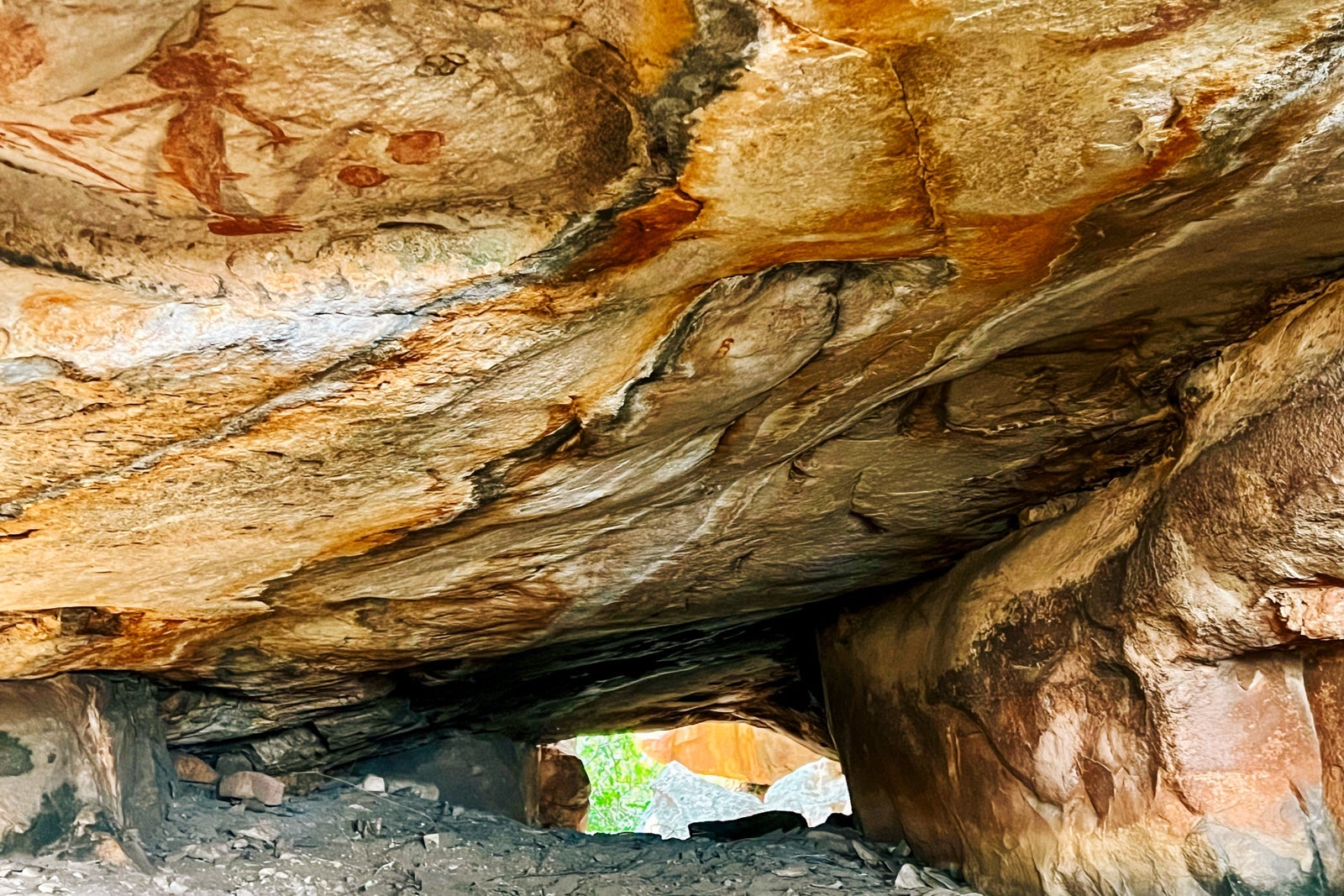 Gwion Gwion cave paintings at Ngula Island