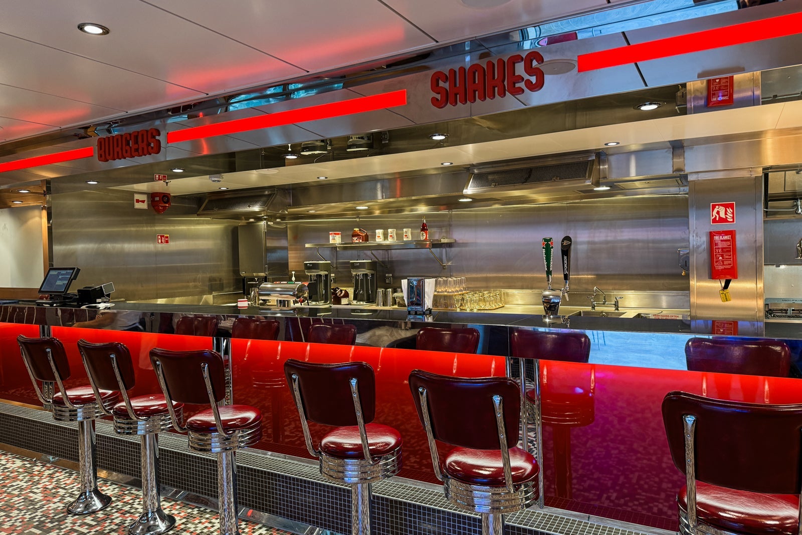 Utopia of the Seas dining