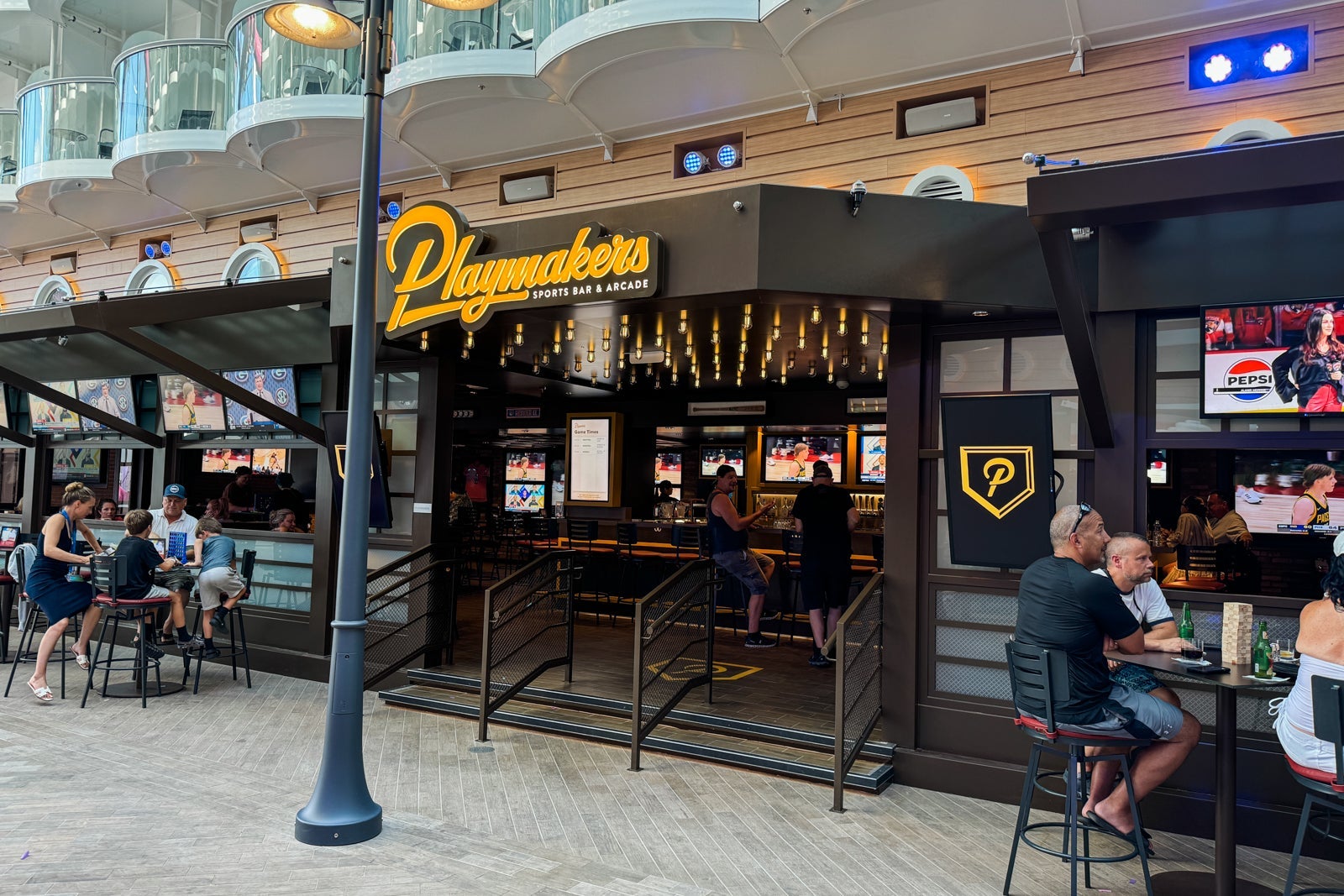 Utopia of the Seas dining