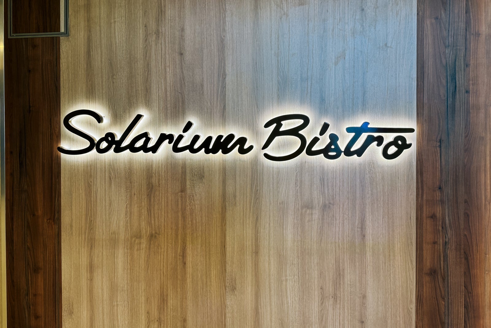 Utopia of the Seas dining