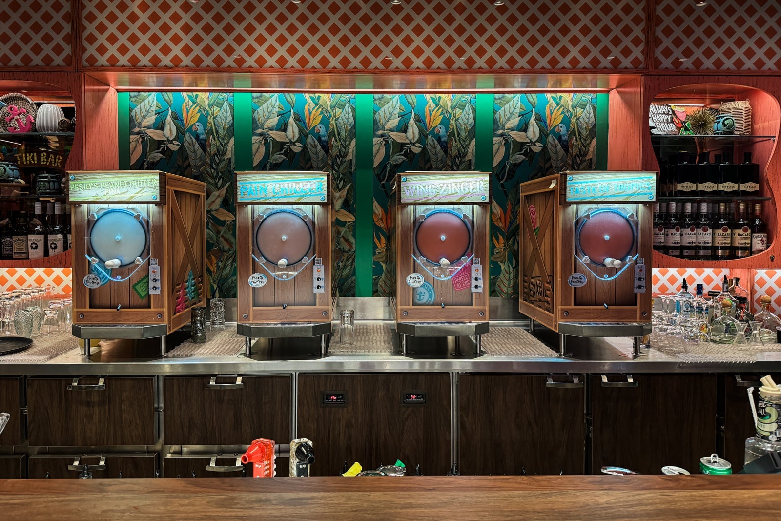 Utopia of the Seas bars