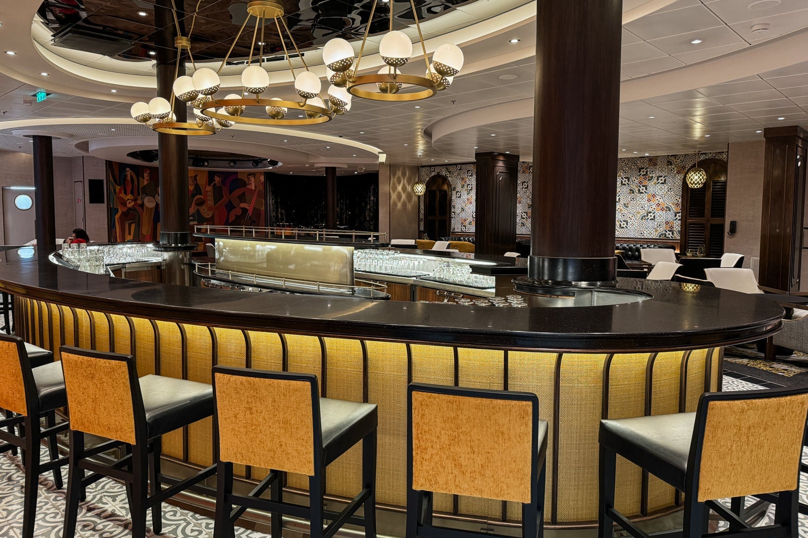 Utopia of the Seas bars