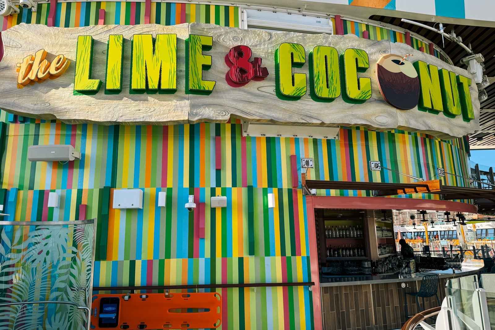 Utopia of the Seas bars