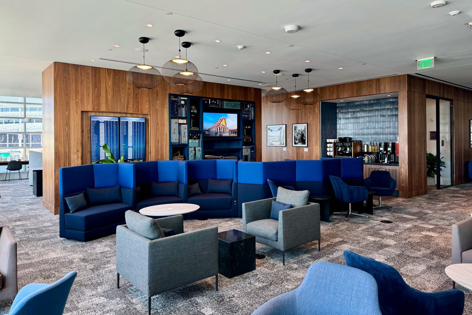 Centurion Lounge DCA