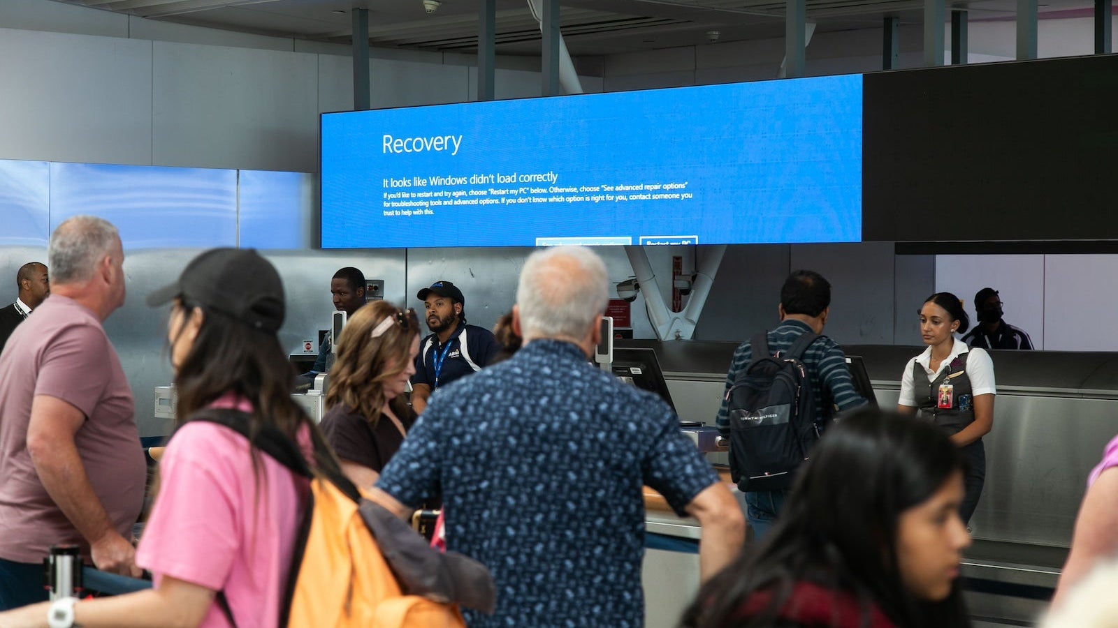 Global IT Outage Disrupts Flights, Commutes