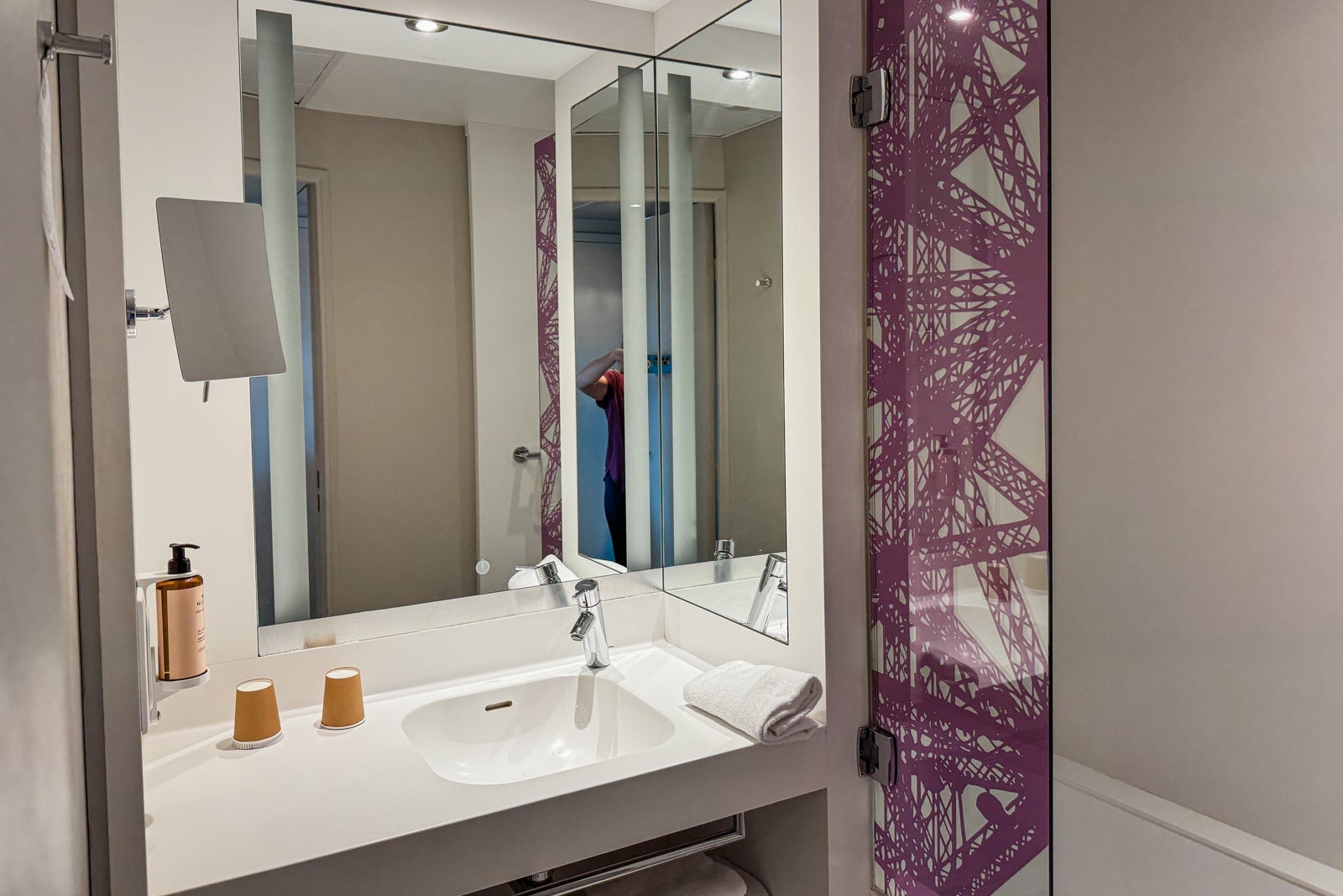 The bathroom of the Mercure Paris Centre Eiffel Tower Hotel