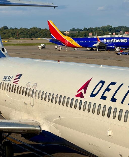 delta southwest plane