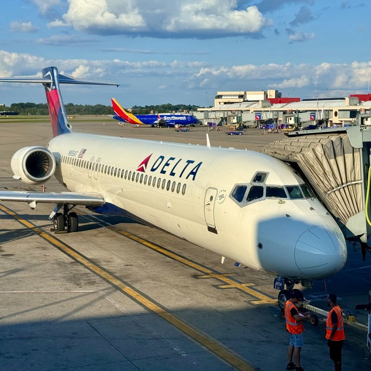 Delta SkyMiles Reserve Business card review: Premium perks for Delta loyalists