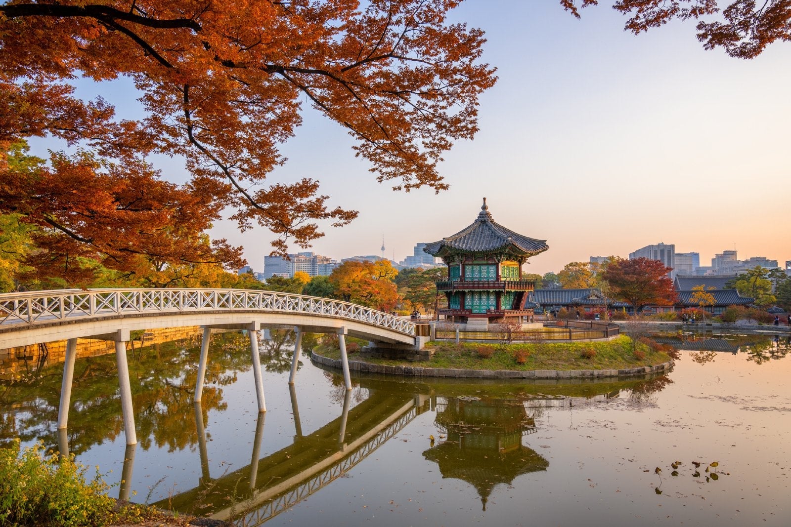 Seoul palace at sunset