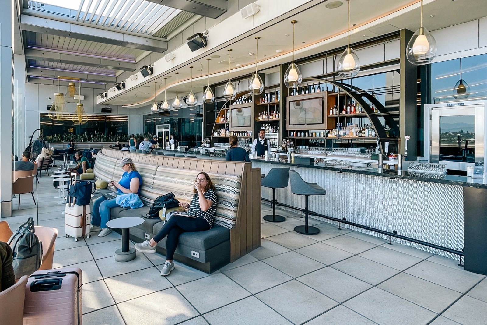 Admirals LAX lounge