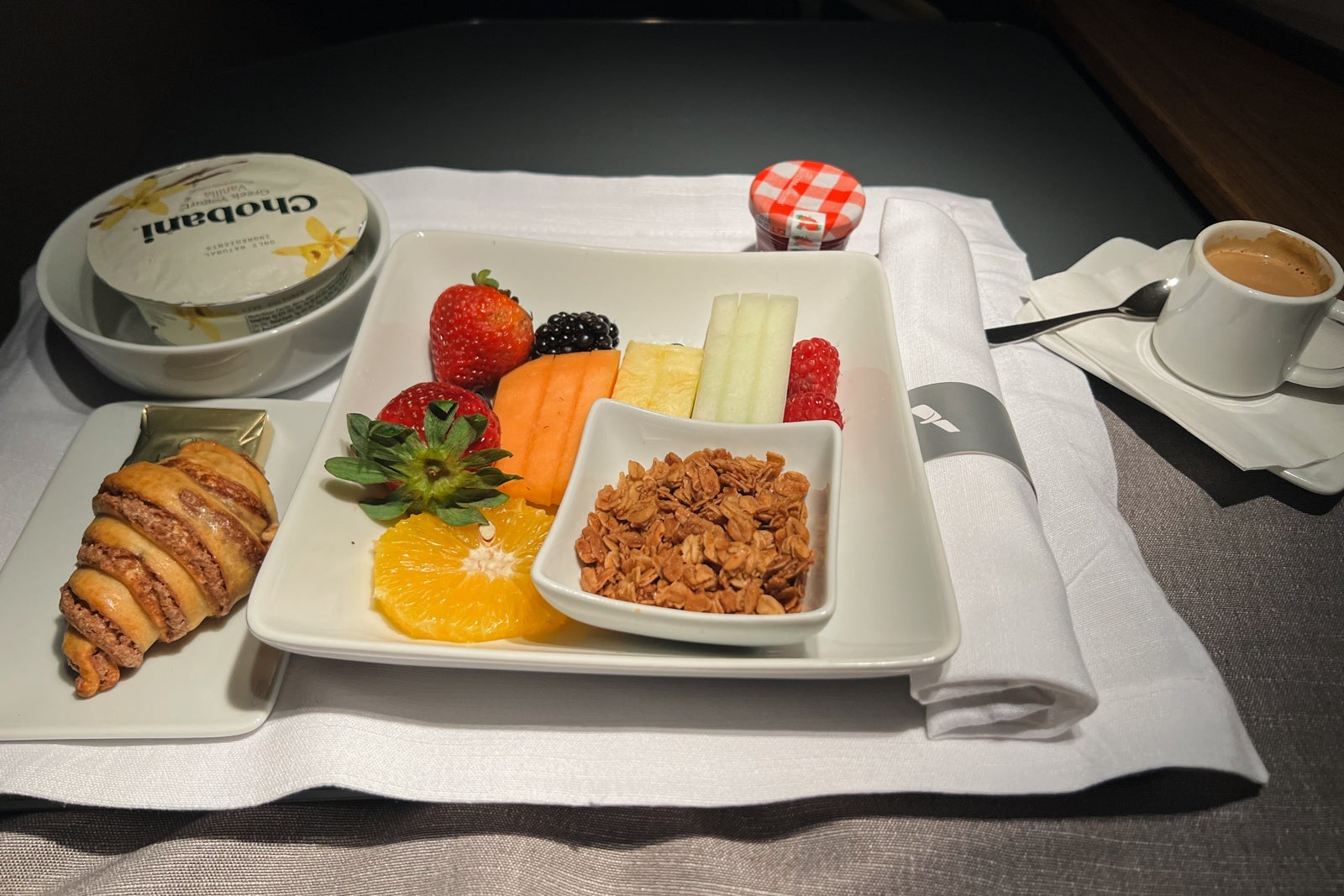 American Airlines breakfast in Flagship First on a flight from Rome in 2024. CLINT HENDERSON/THE POINTS GUY