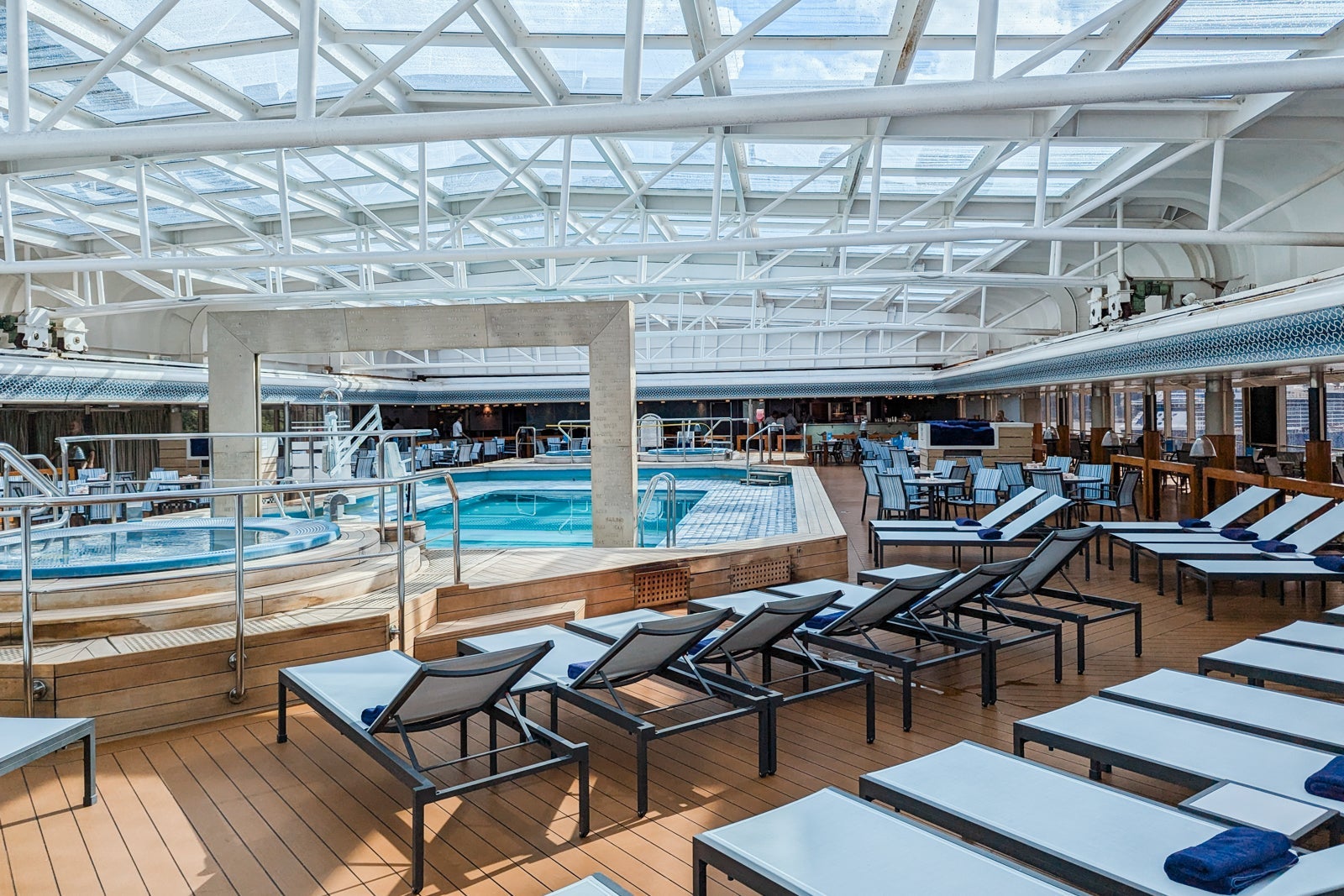 Eurodam Lido pool.