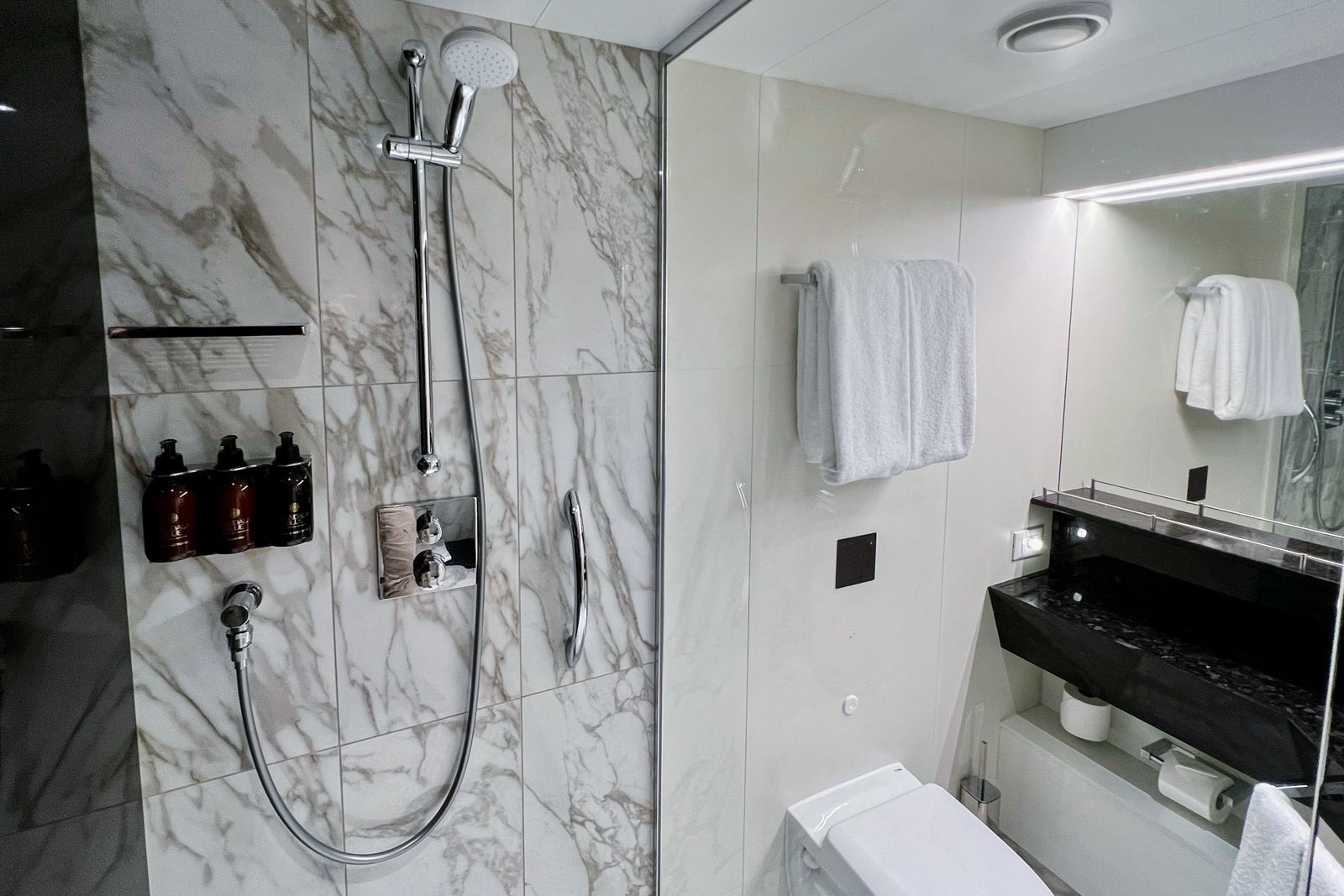 Ocean Terrace Suite bathroom