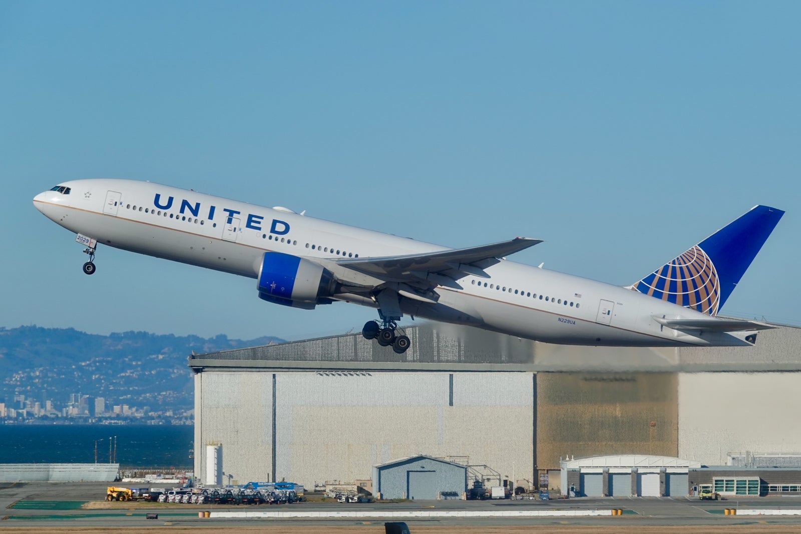 United Explorer Card Offers Premium Perks Without Premium Fee