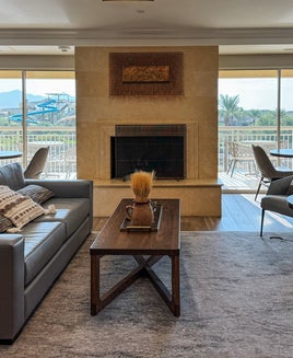 JW Marriott Phoenix Desert Ridge Resort & Spa Griffin Club lounge