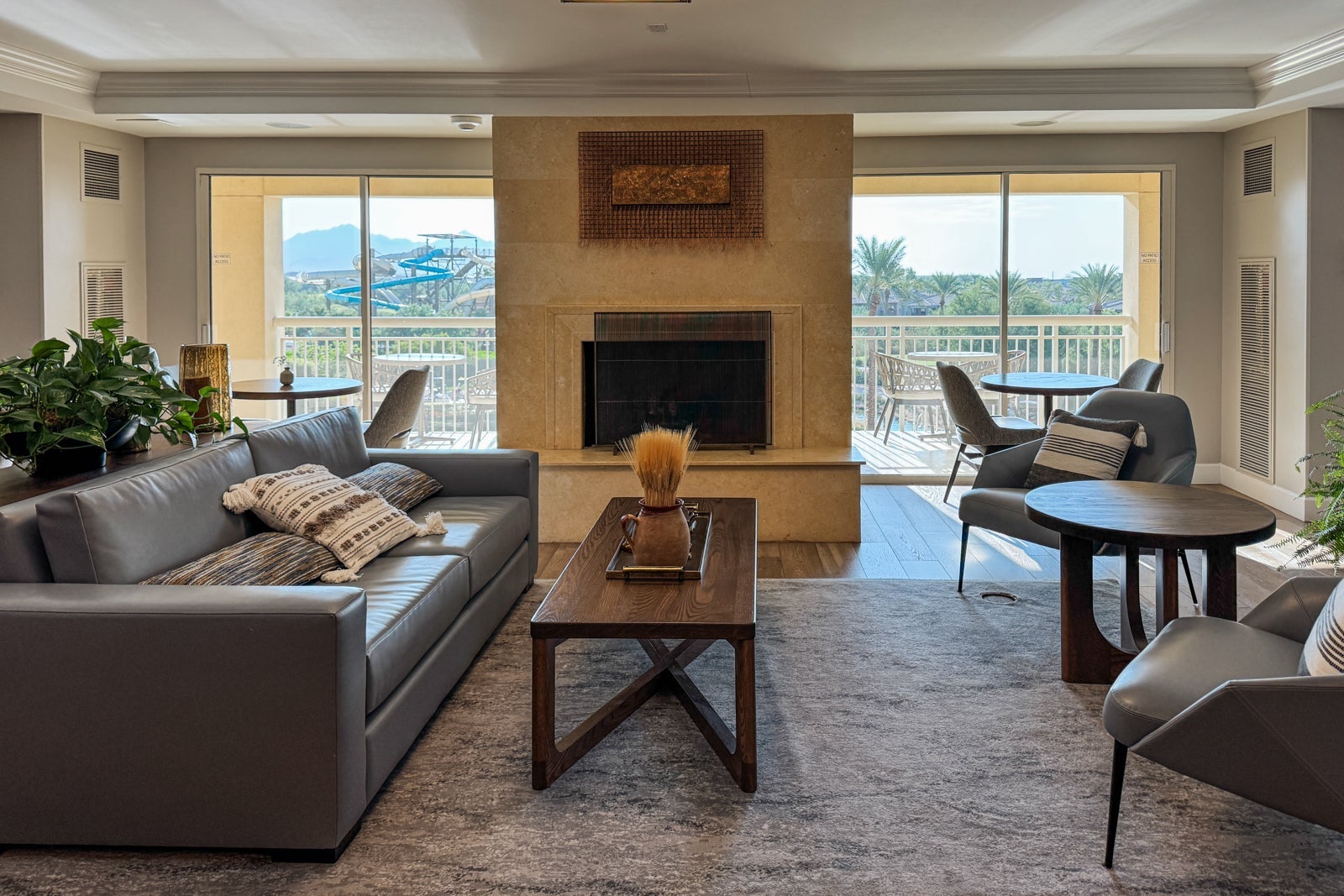 JW Marriott Phoenix Desert Ridge Resort & Spa Griffin Club lounge