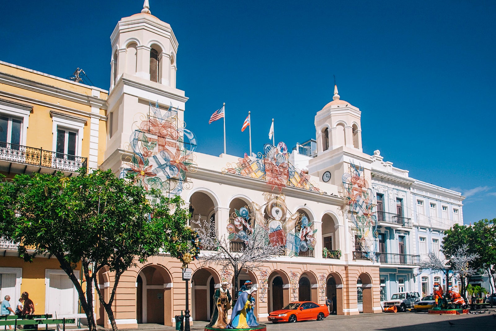 Christmas decorations on the Alcaldia and City Hall, Plaza de Armas, Old San Juan, San Juan, Puerto Rico, December 2009