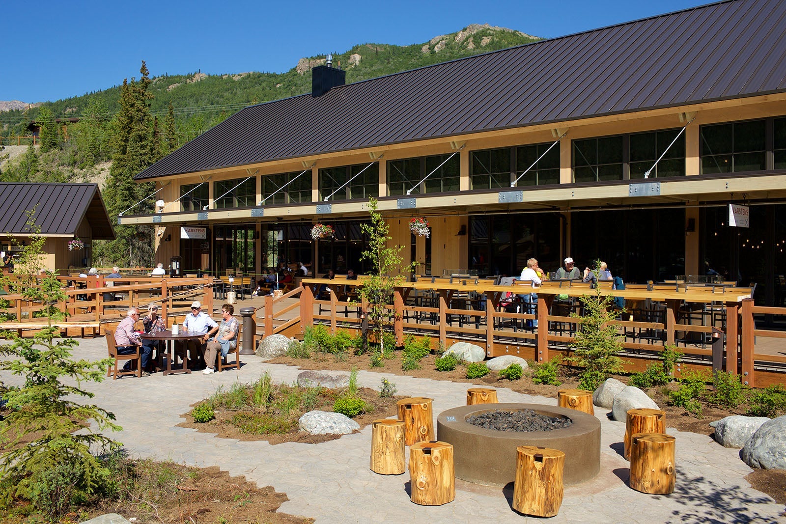 Rustic-looking lodge with outdoor firepit near Denali National Park in Alaska