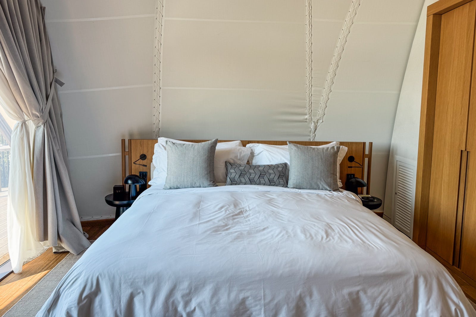 91 Athens Riviera accommodation