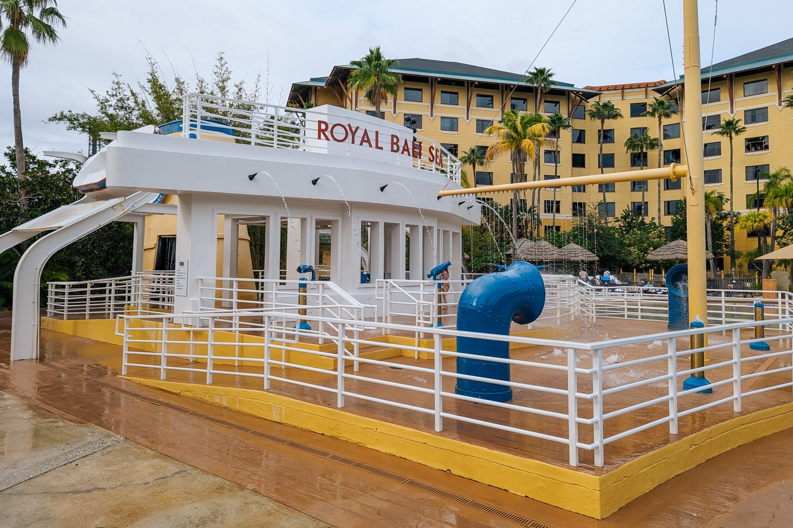 hotel pool splash area