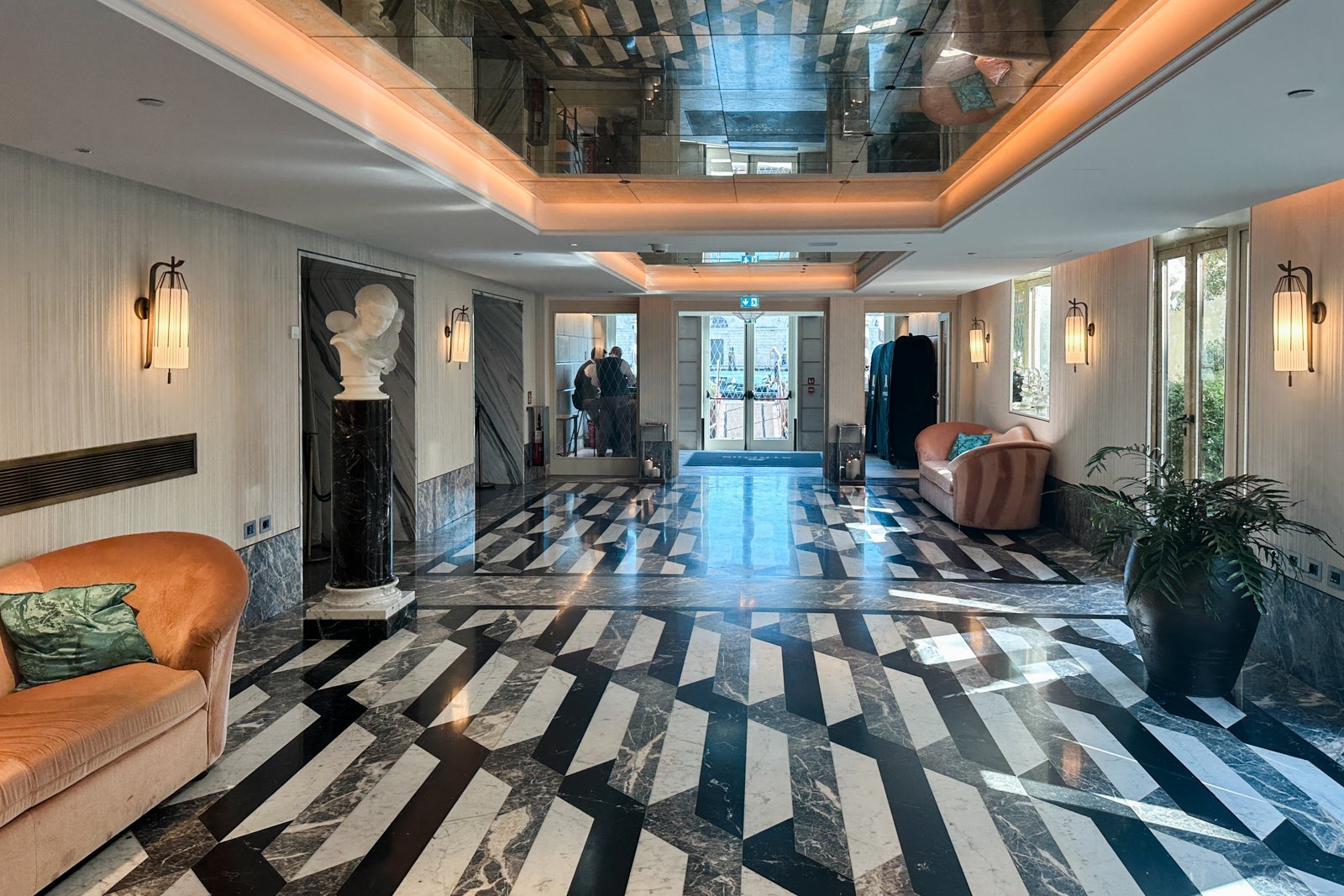 st regis lobby