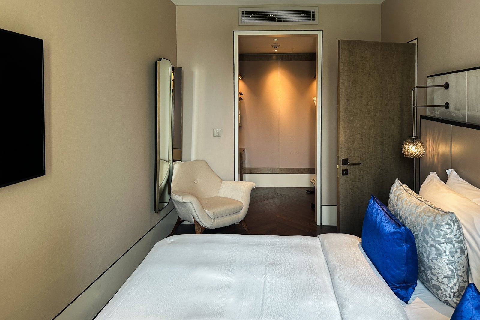 st regis guest room