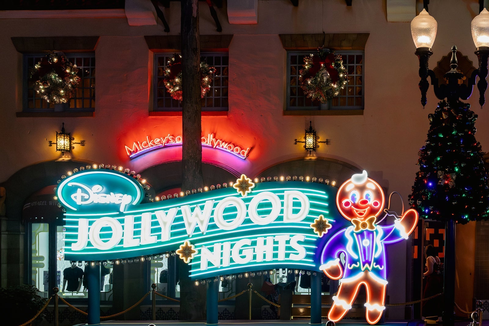 2024 Jollywood Nights lighted sign