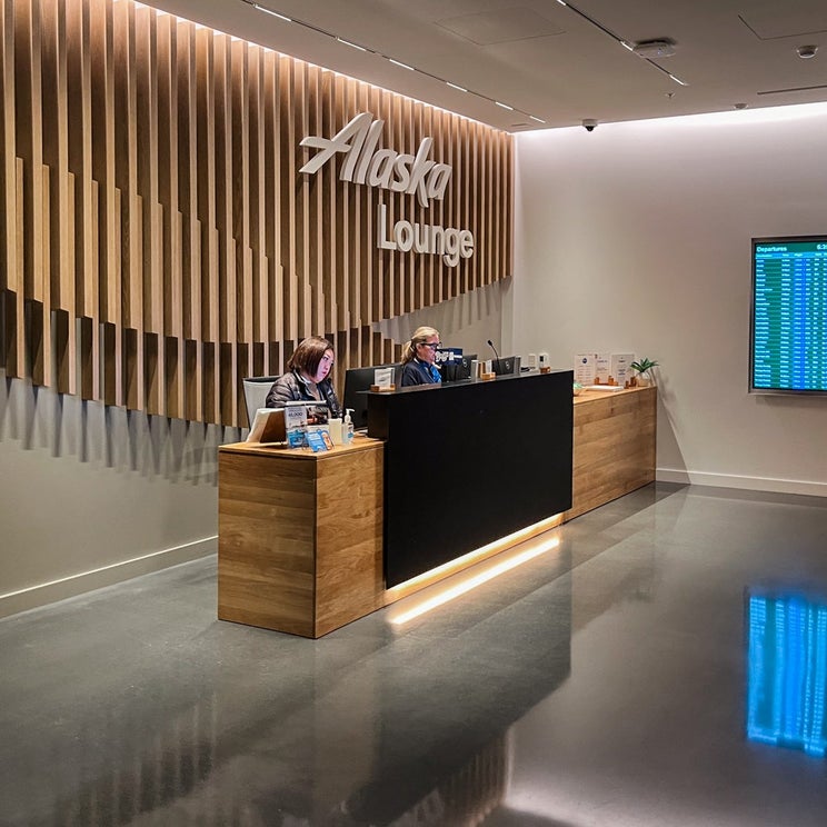 Alaska Airlines airport lounges: How to get access to this VIP space