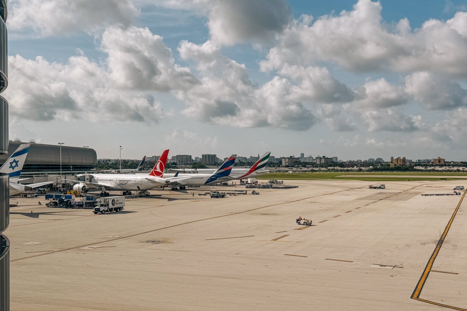 planes at miami international airport
