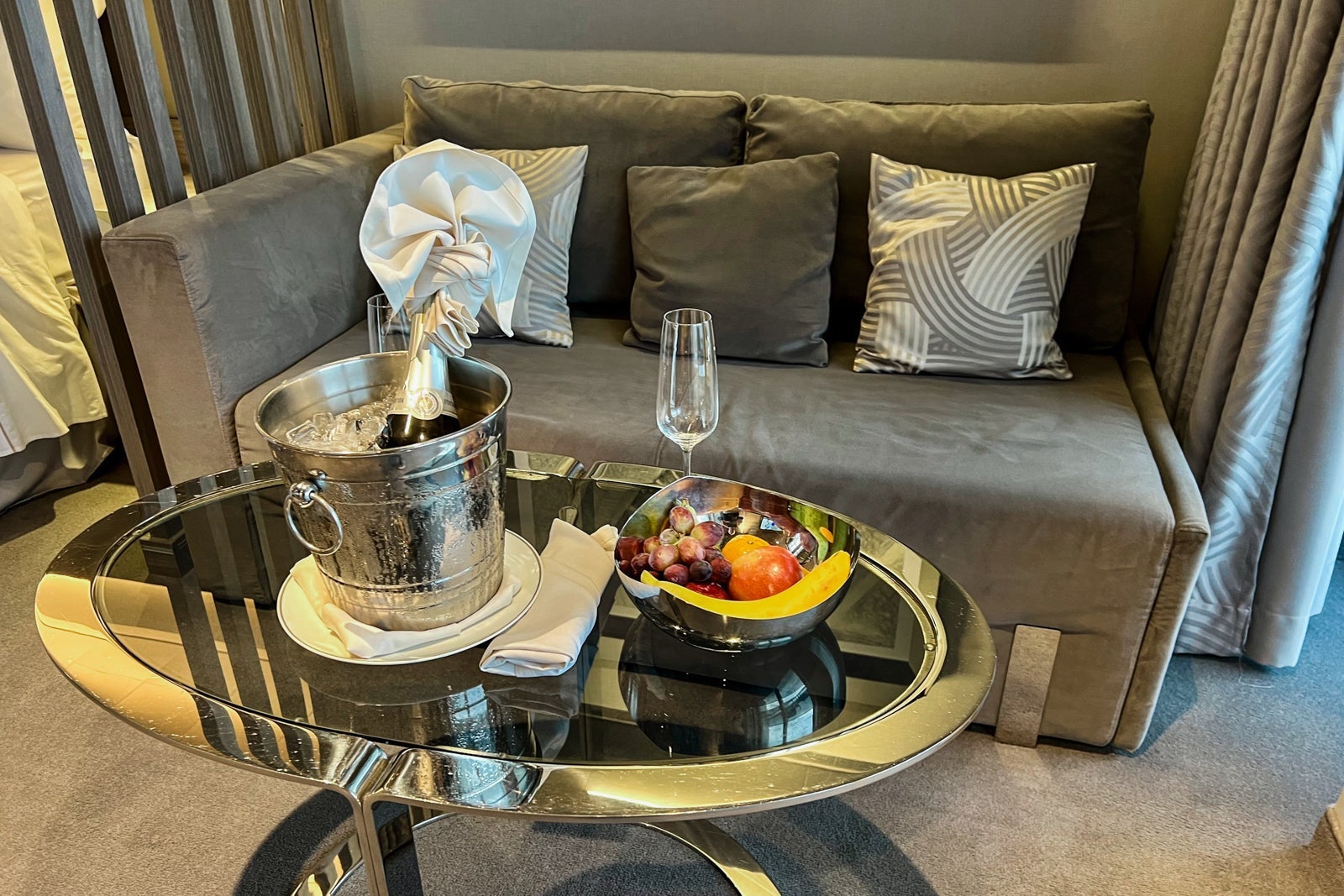 Yacht Club Deluxe Suite