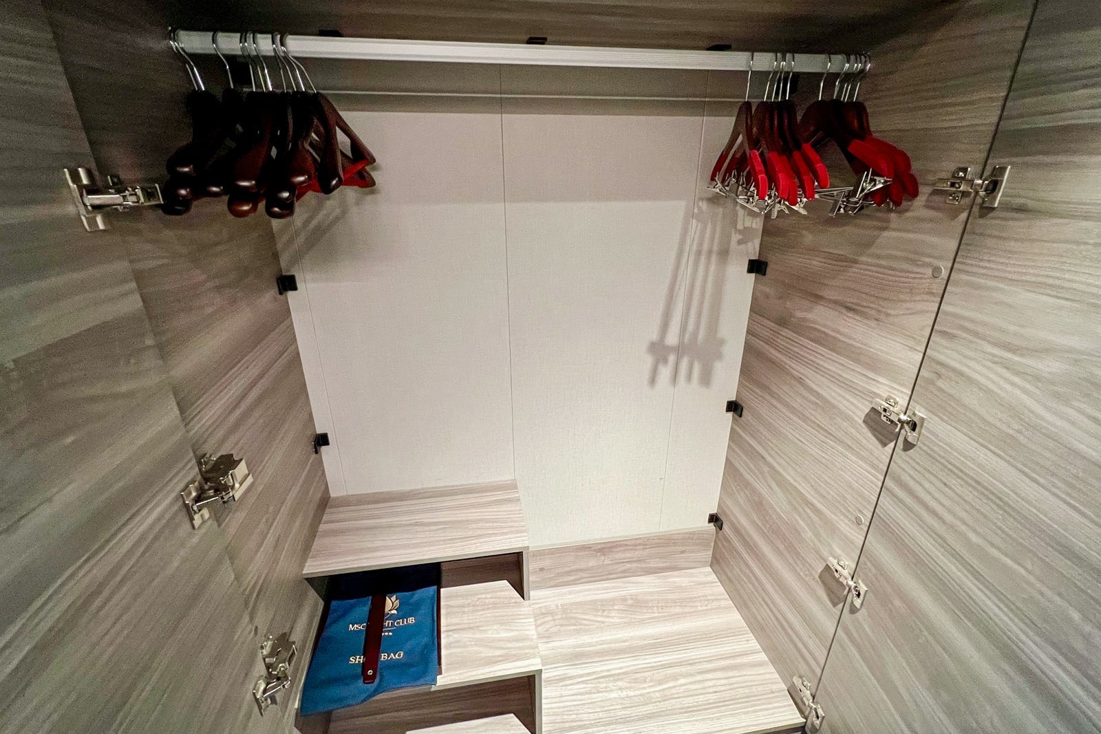 Yacht Club Deluxe Suite