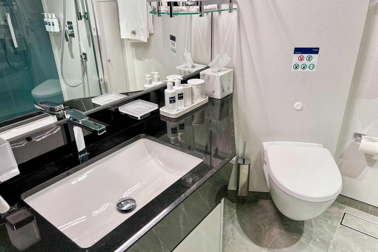 Yacht Club Deluxe Suite