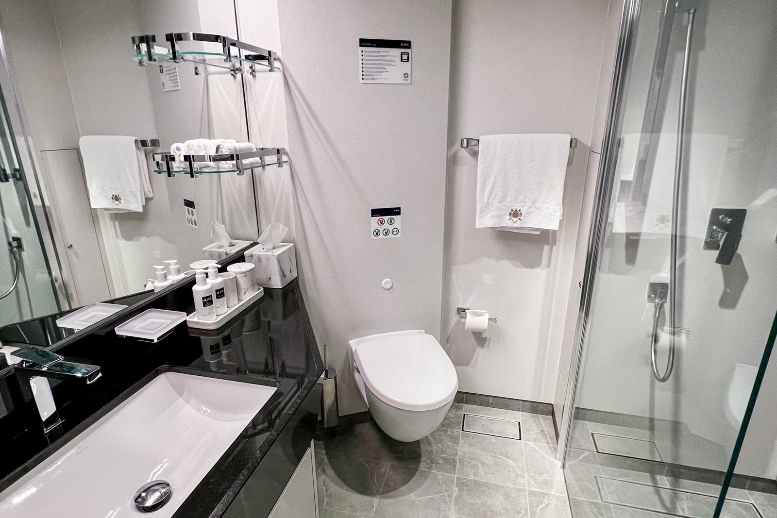 Yacht Club Deluxe Suite