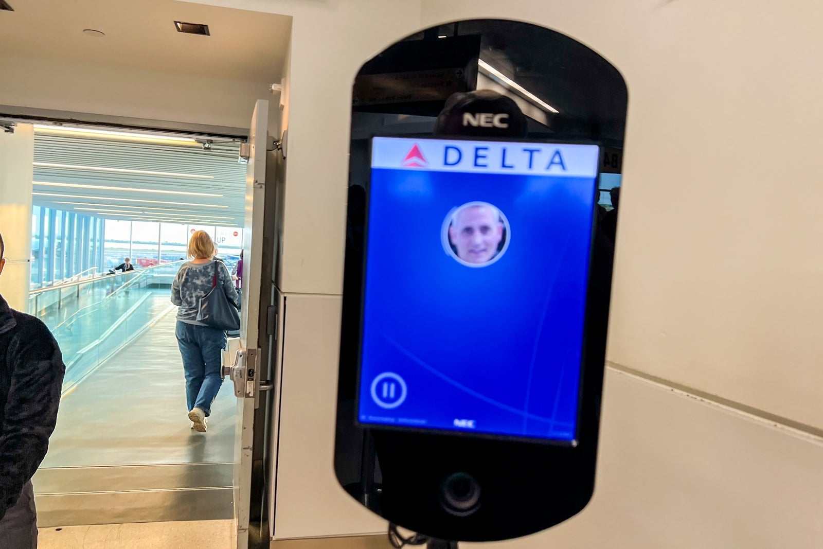 Touchless ID LGA