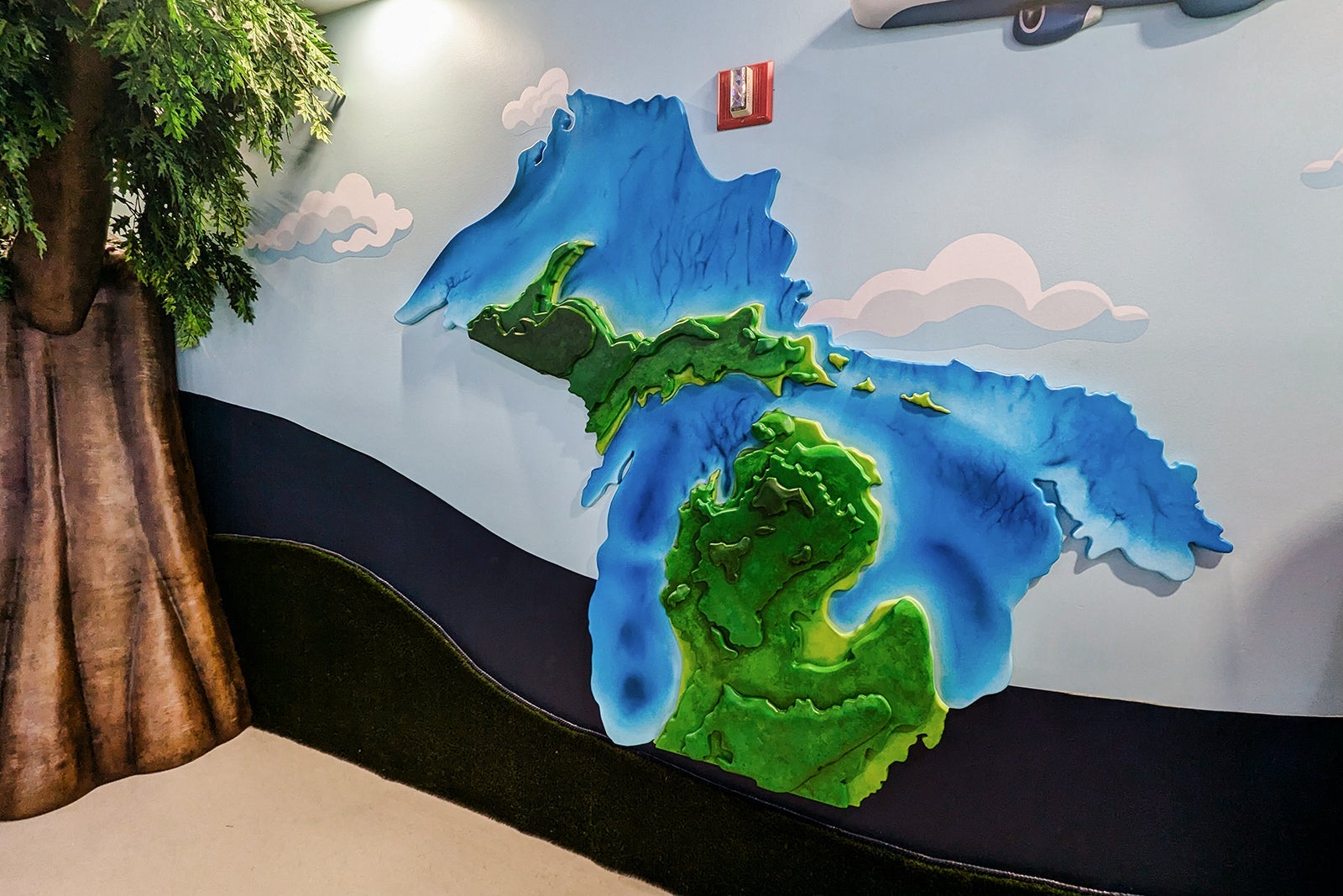 Airport Multi-Sensory Rooms_DTW Multi-Sensory Room Sensory Wall