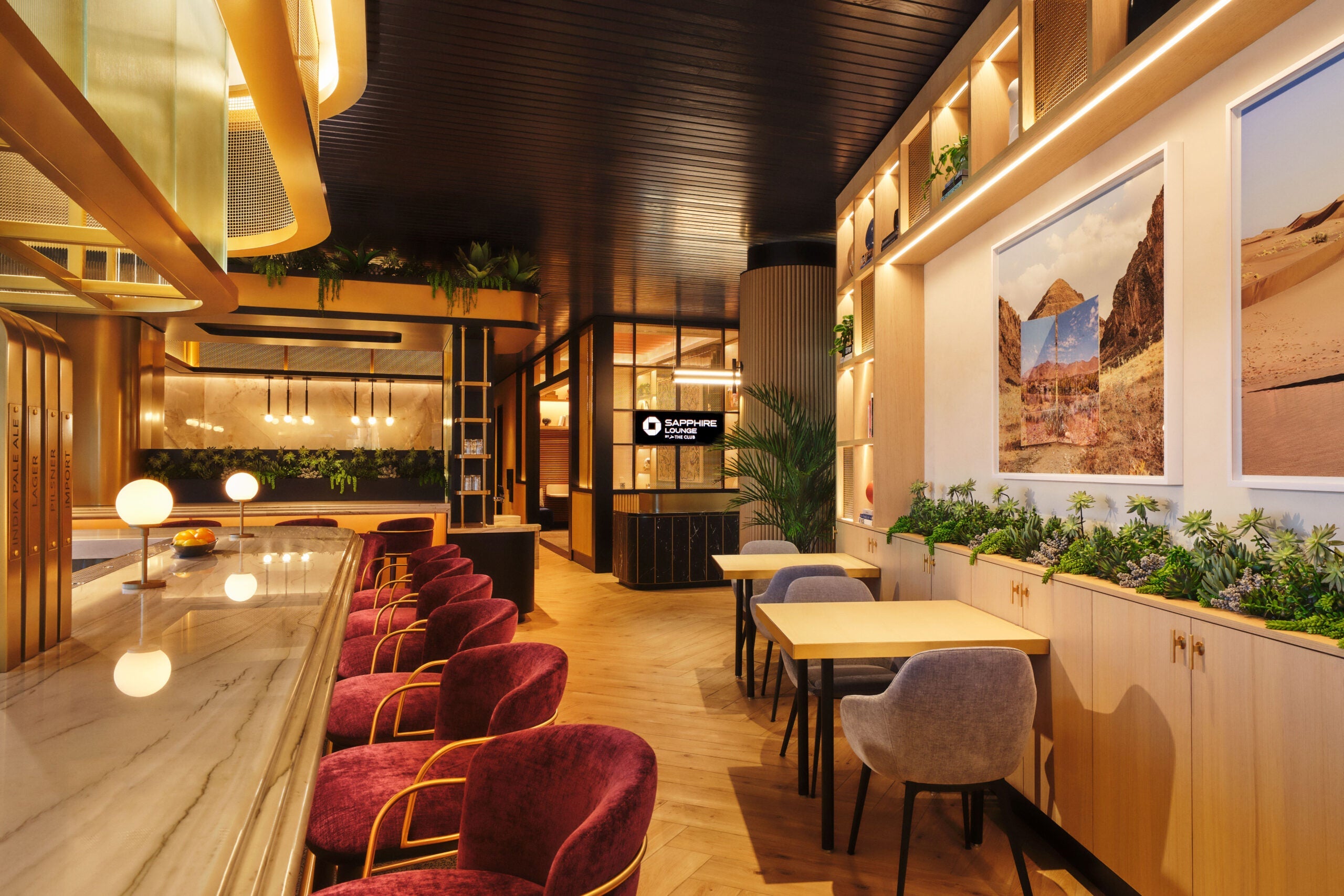 Phoenix Chase lounge