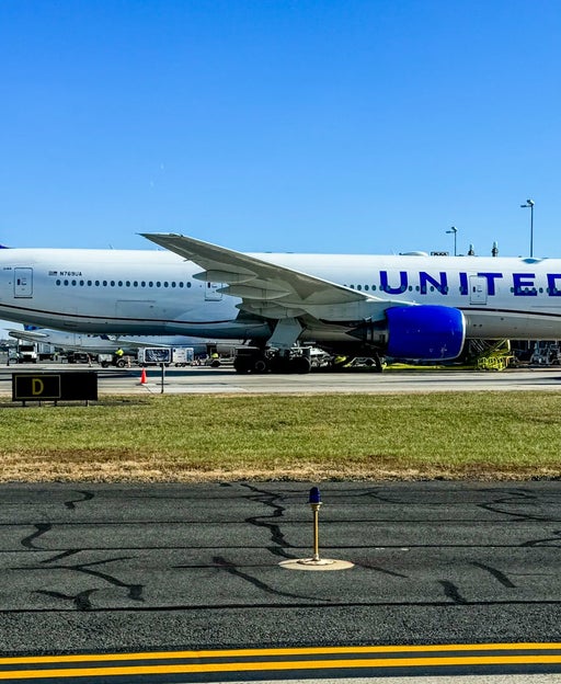 United Airlines jet