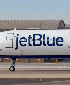 A JetBlue jet