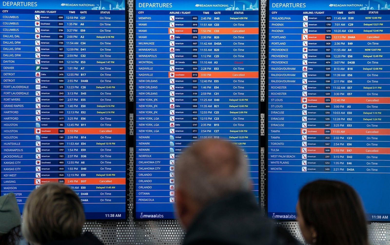 Flight delay board at DCA airport