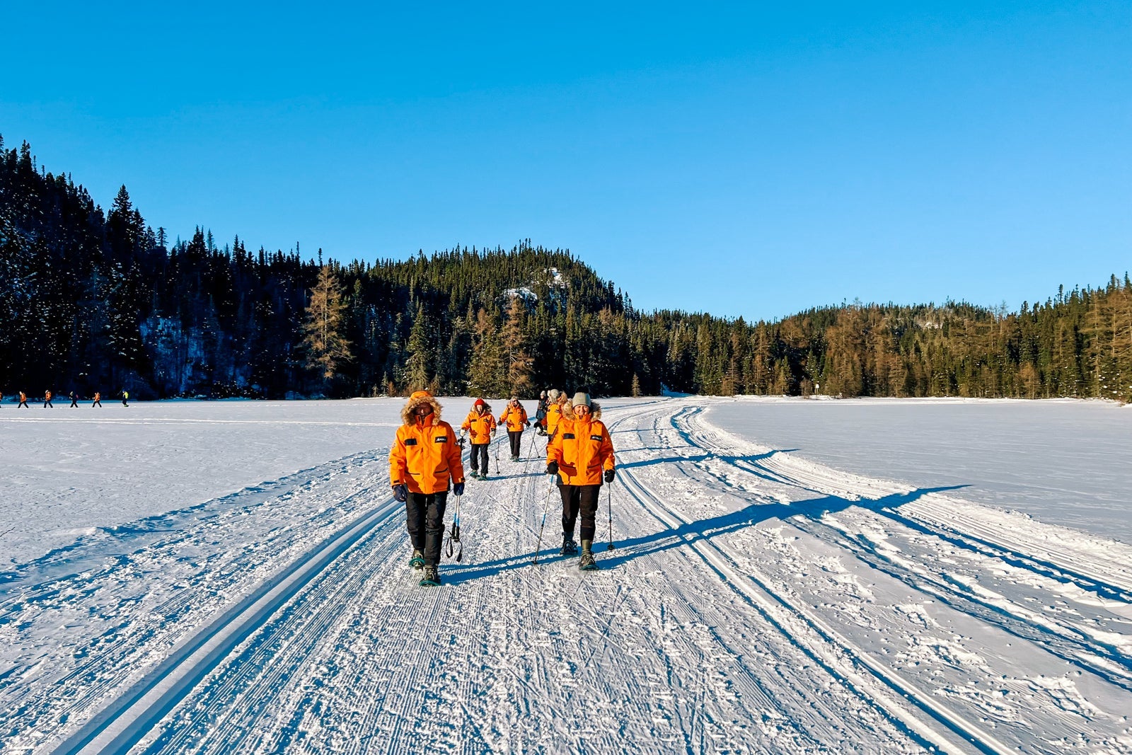 The snowshoeing trail leads across a frozen-over lake