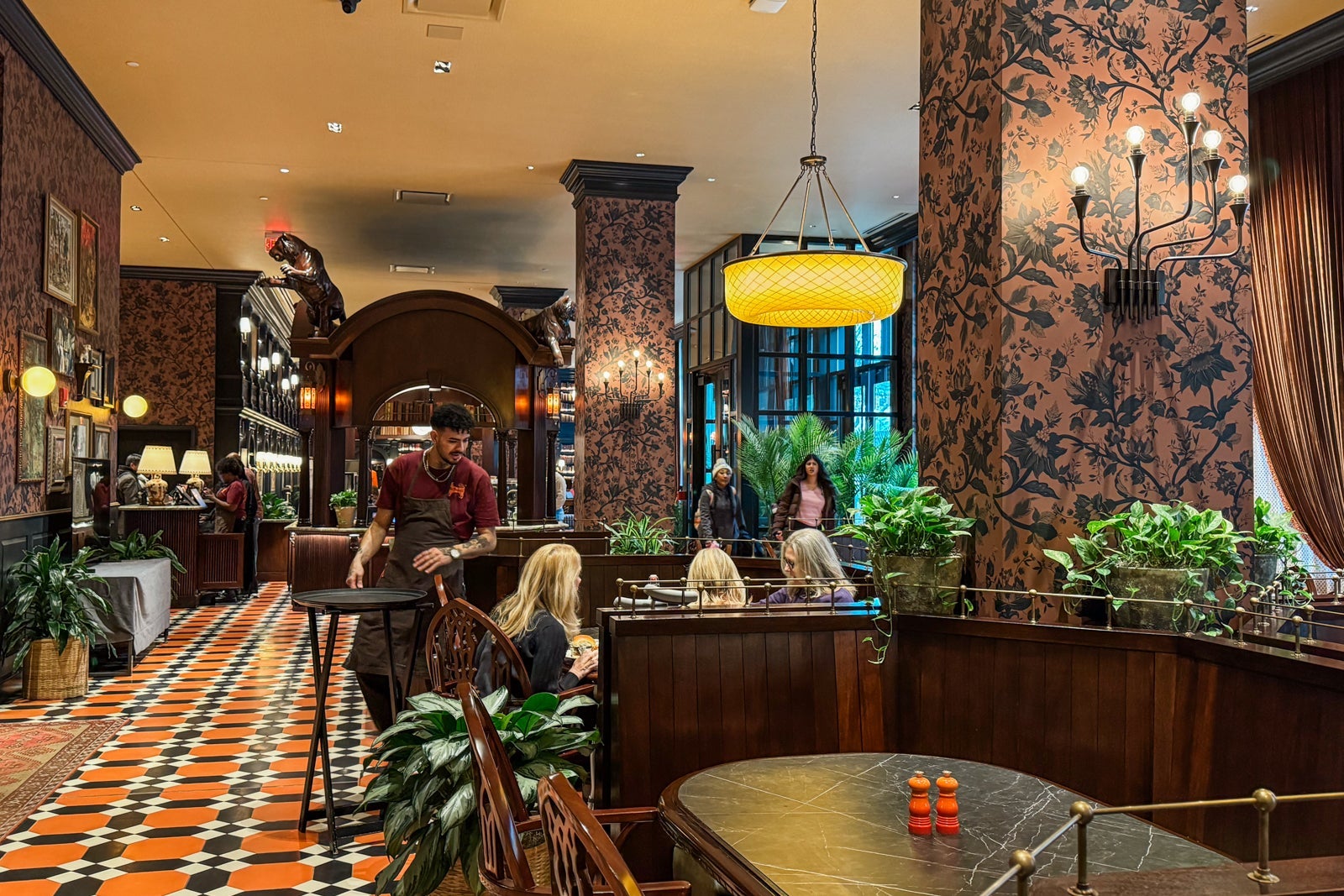 Graduate Hotel Princeton bar