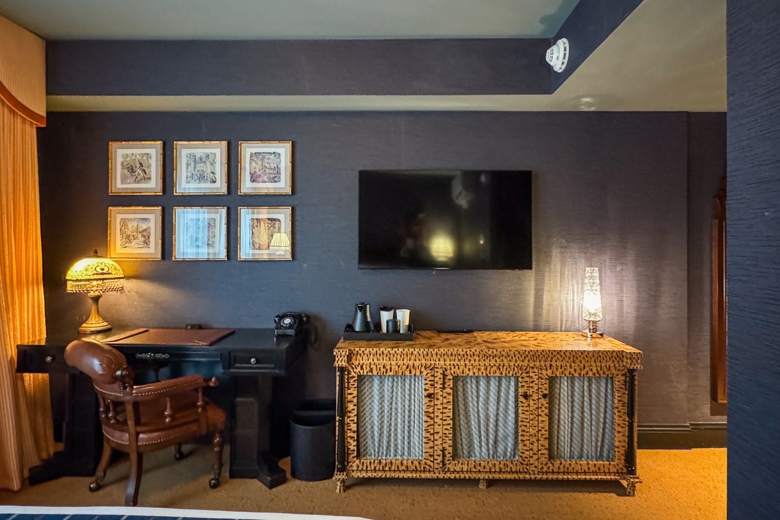 Graduate Hotel Princeton guest room