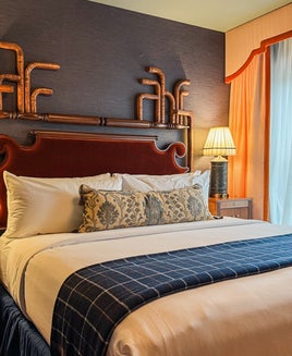 Graduate Hotel Princeton guest room